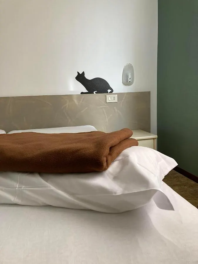 Route77 Hostel Toscolano-Maderno 0*,  Italia