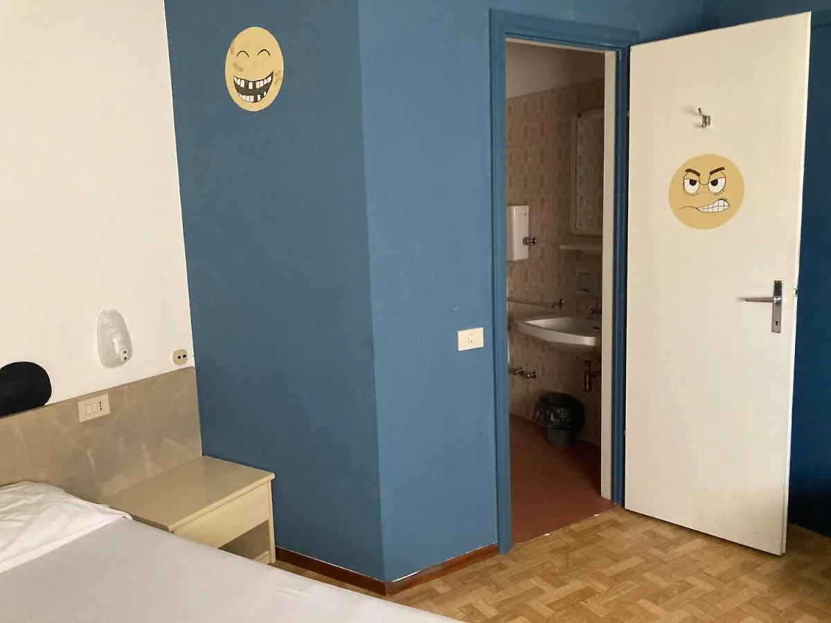 Route77 Hostel Toscolano Maderno